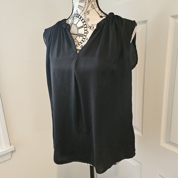 🔥Pookie and Sebastian black sleeveless lightweight blouse size small - Picture 6 of 10